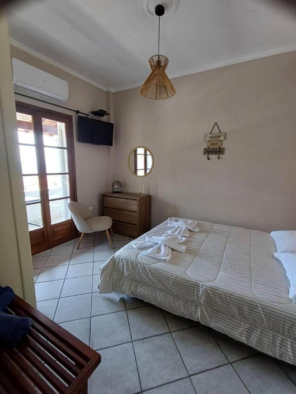Eleana apartments&studios Agios Georgios Pagon Exterior foto